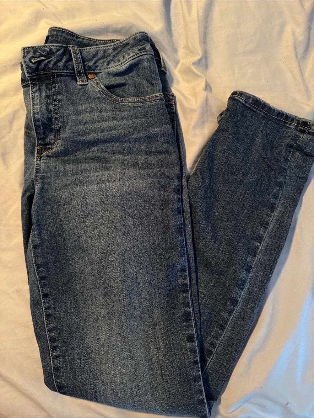 1822 Denim Women's Skinny Jeans in Medium Blue Wash